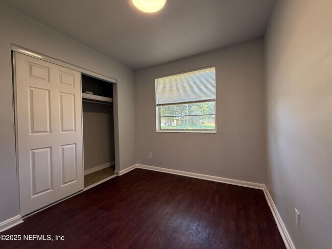 Building Photo - 1909 Layton Rd