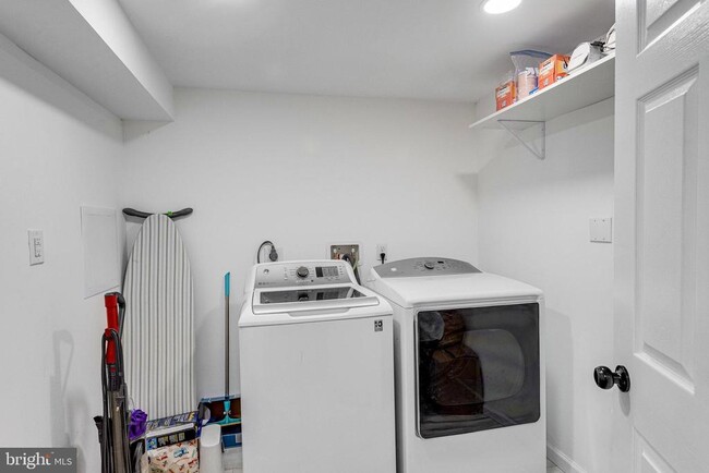 Building Photo - 4157 Waterway Dr