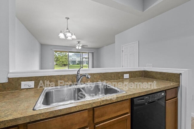 Building Photo - 6881 Woody Vine Dr