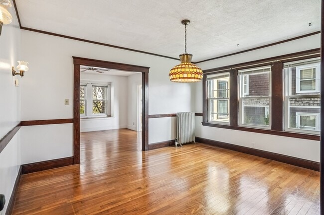 Building Photo - 14 Hurlcroft Ave