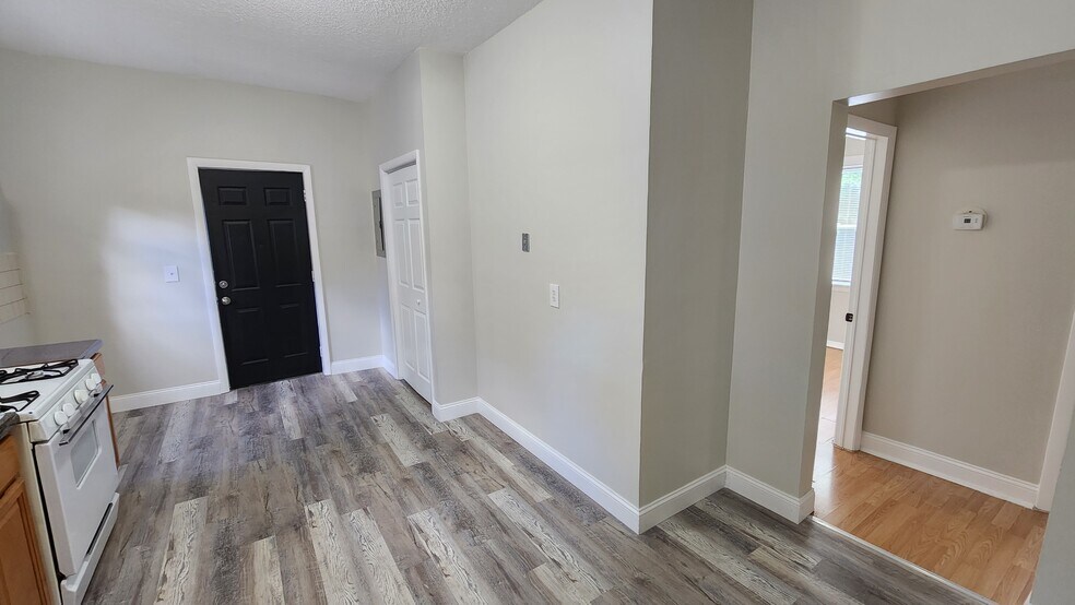 Building Photo - 235 Starr St