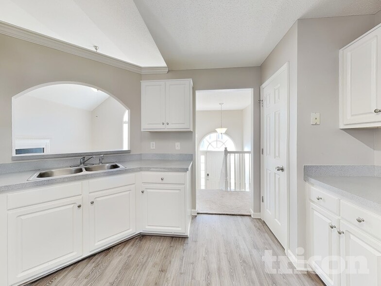 Building Photo - 5731 Newnan Cir