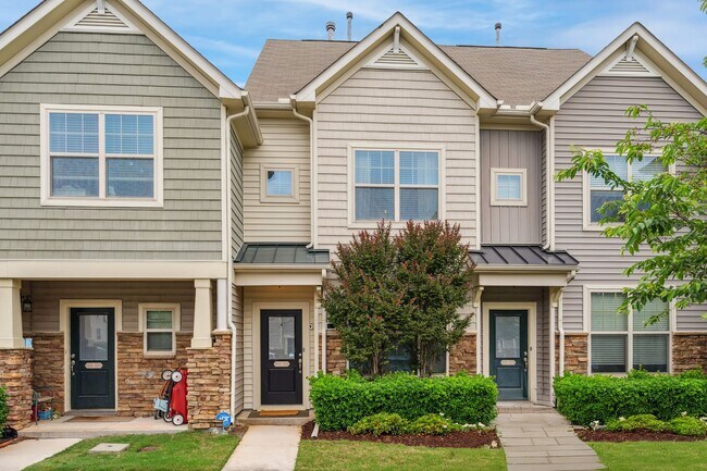 Primary Photo - Beautiful 3 story townhome with office in ...