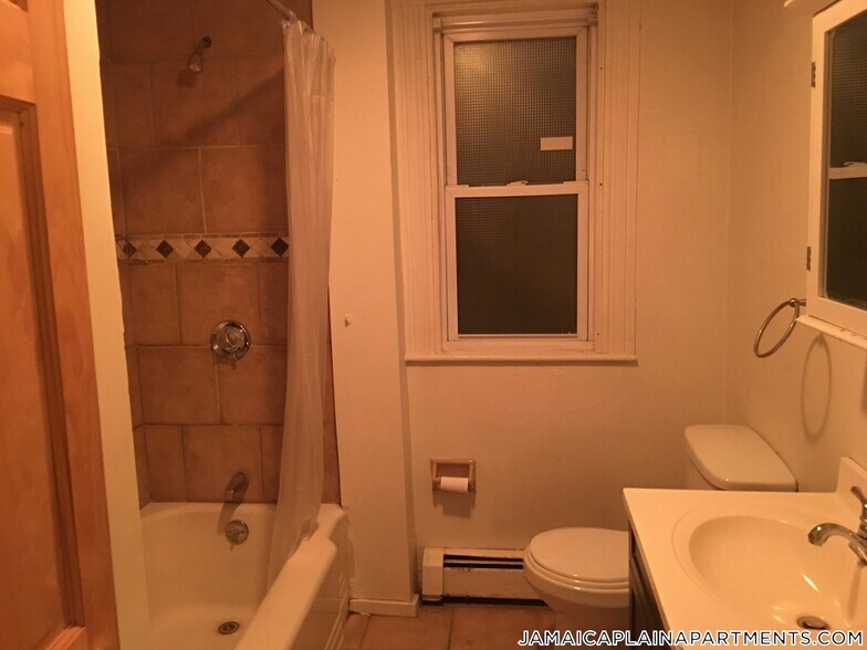 Building Photo - 339 Centre St