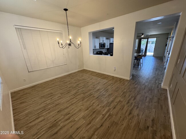 Building Photo - 4022 E Cherry Hills Dr