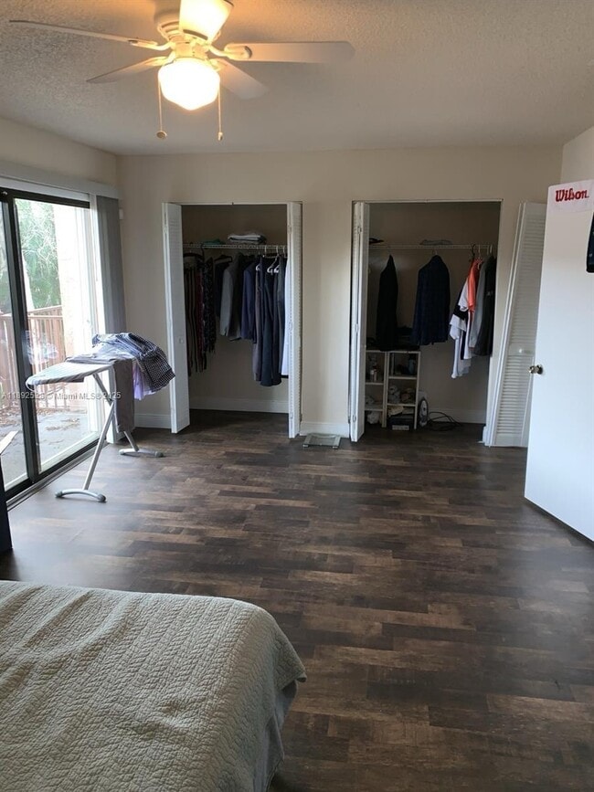 Building Photo - 11 Madrid Ln