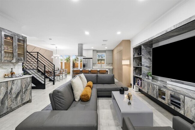 Building Photo - 7852 NW 116 Pl