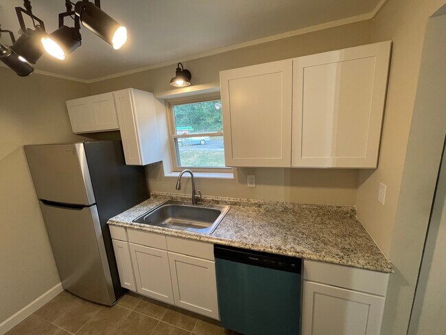 Kitchen - 426 Canberra Dr