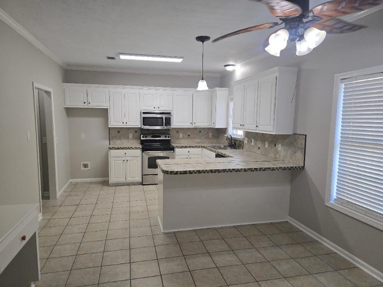 Building Photo - 263 Greensview Dr