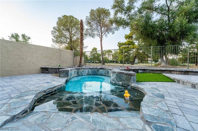 Building Photo - 980 Vegas Valley Dr