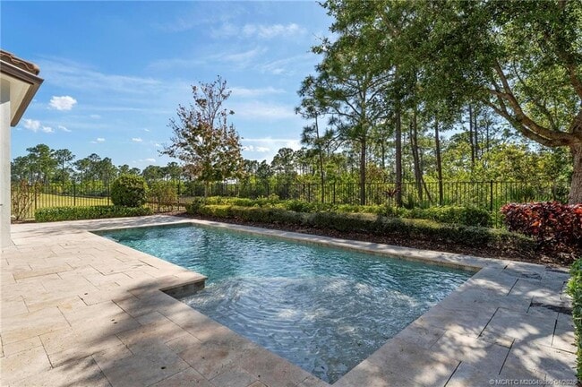 Building Photo - 255 Calmo Cir