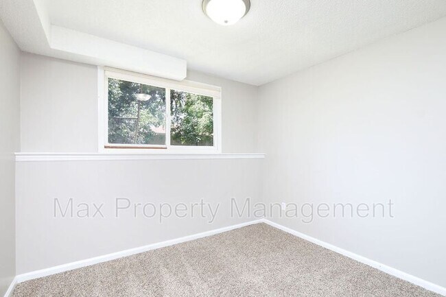 Building Photo - 505 E McKinley Ave