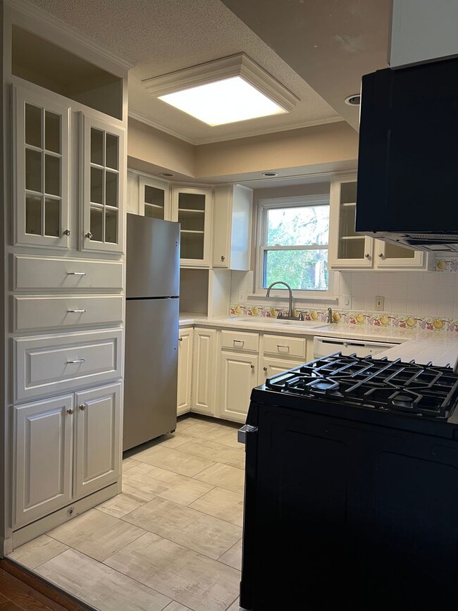 Building Photo - 6521 Corsica Dr