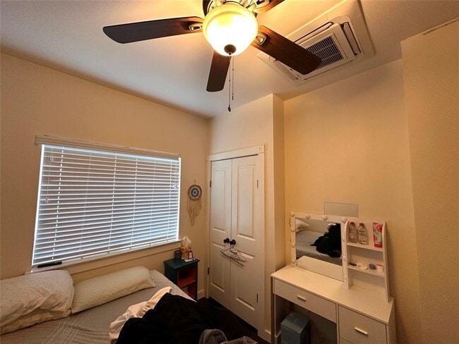 Building Photo - 5004 Rowena Ave