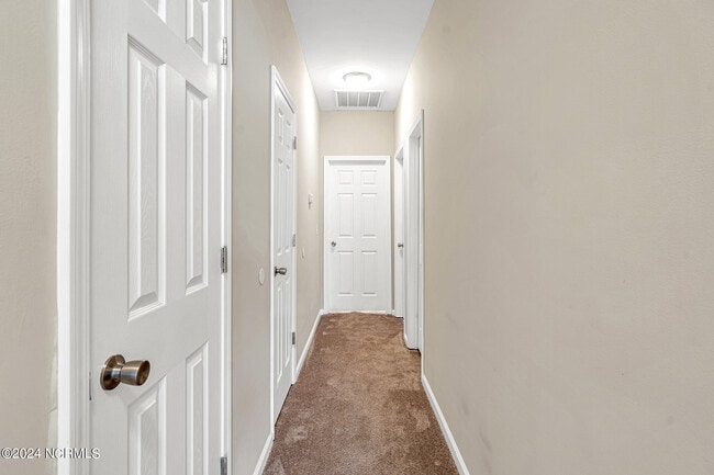 Building Photo - 310 Cedar Island Trail