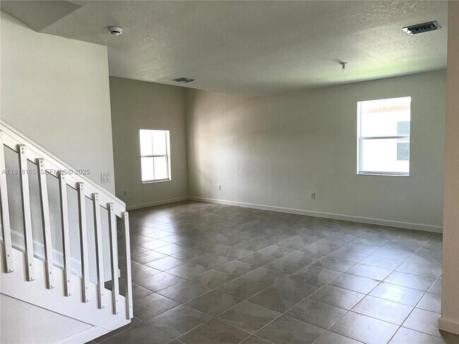 Building Photo - 2929 SE 23rd Ave