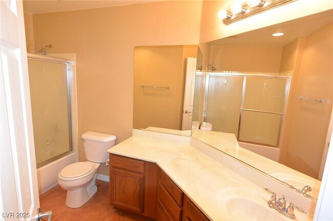 Building Photo - 983 Roseberry Dr