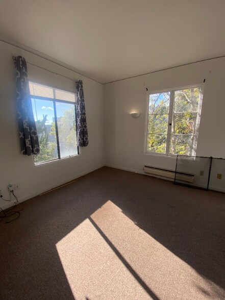 Building Photo - 1700 Le Roy Ave