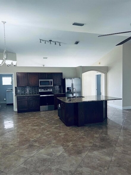 Building Photo - 1836 SE Fallon Dr