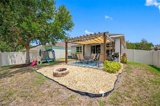 Building Photo - 17414 New Cross Cir