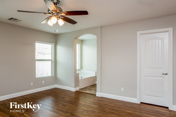 Building Photo - 6846 Majestic Palm Dr