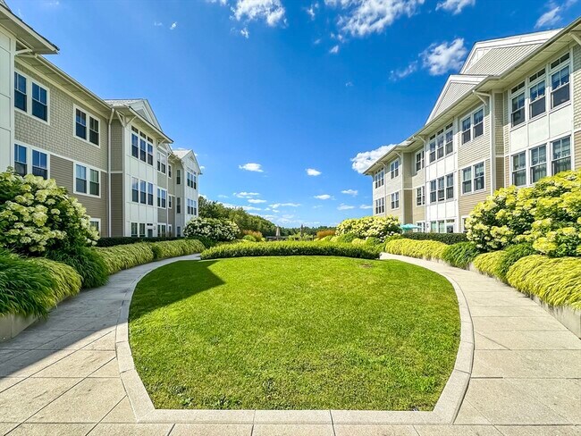 Building Photo - 25 Stonehaven Dr