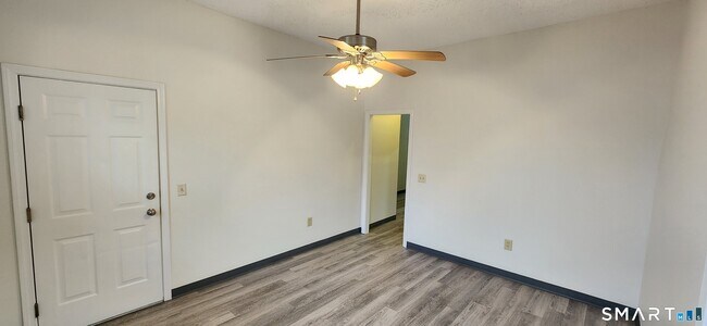 Building Photo - 24 Meadow St