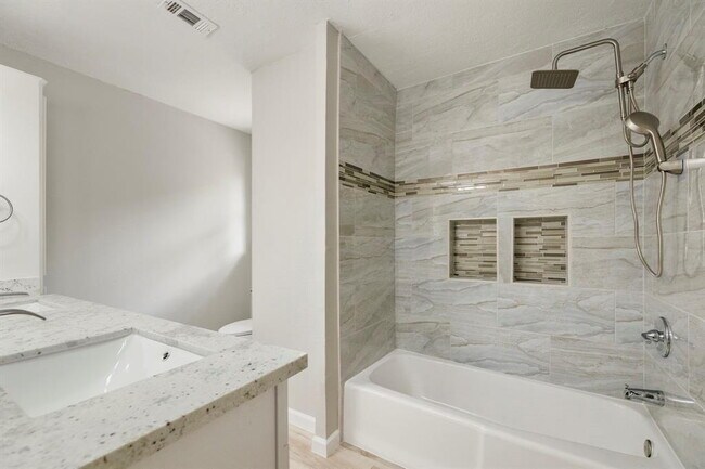 Building Photo - Remodeled 3-Bed Home with Office & Deck in...