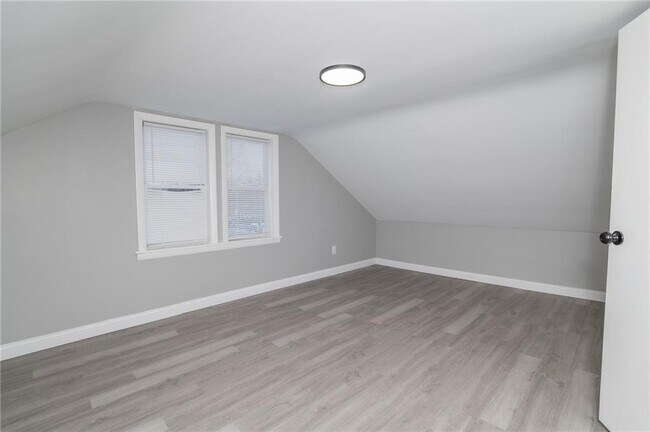 Building Photo - 670 Putnam Pike