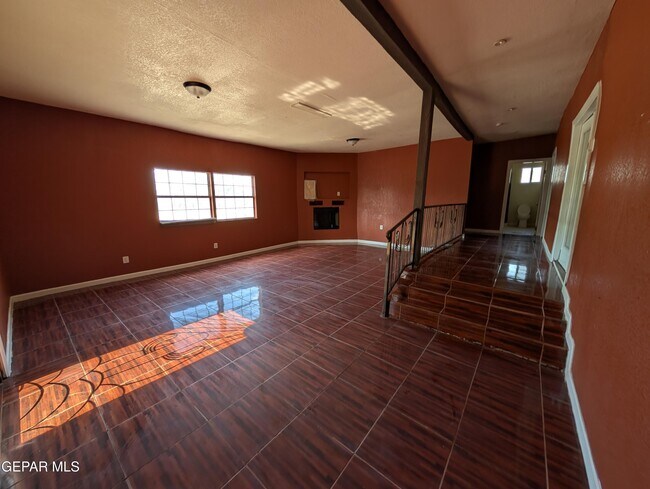 Building Photo - 13821 Villalobos Rd