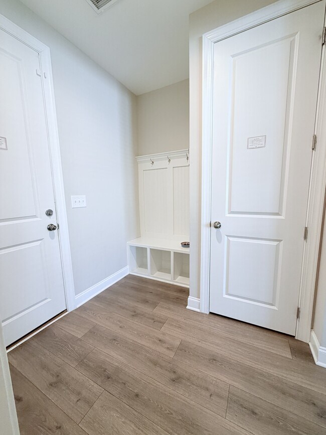 Building Photo - 939 Haybeck Ln