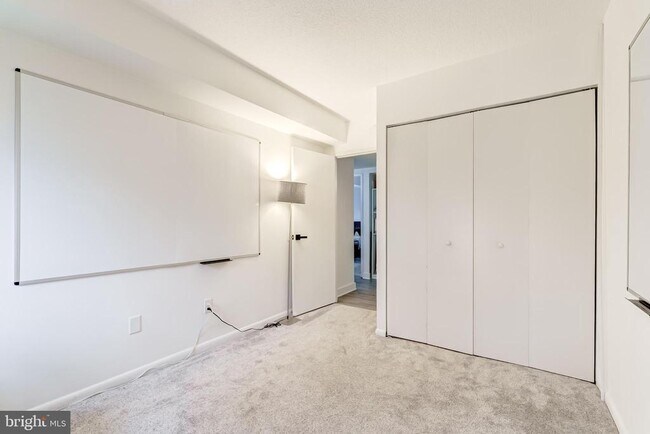 Building Photo - 11643 Stoneview Square