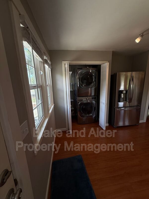 Building Photo - 5916 SE Knapp St