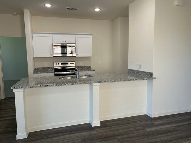 Building Photo - 778 Yorkshire Dr