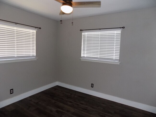 Building Photo - 14139 Swallow Dr