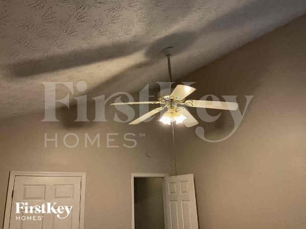 Building Photo - 736 Shadow Lake Dr