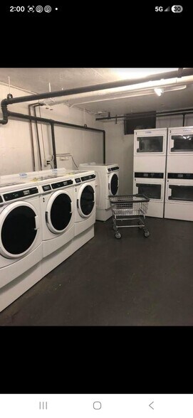 On Site Laundry - 165 Vroom St