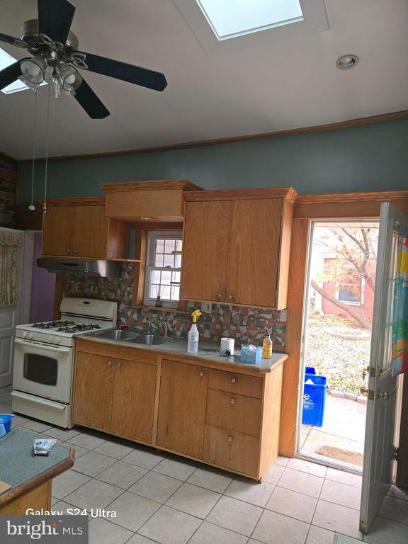 Building Photo - 4501 Edgemont St