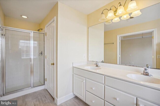 Building Photo - 2481 Walnut Rocker Ln