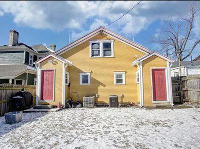 Building Photo - 10 /12 Garret St