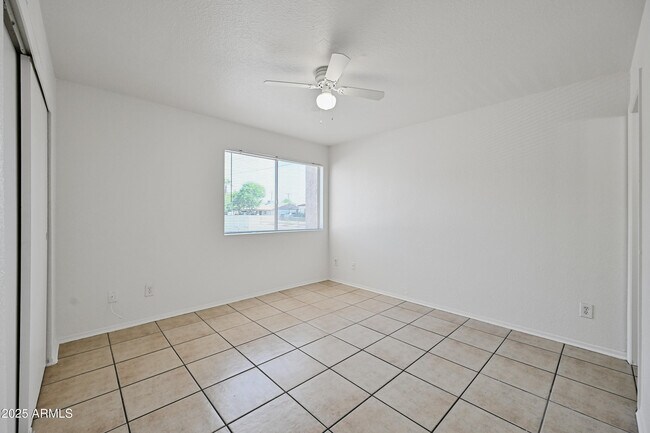 Building Photo - 10802 N 16th Ave