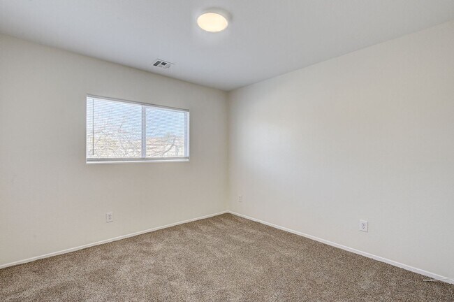 Building Photo - Single-Family Home in a Cul-de-Sac 3BD/2.5BA – Freshly Updated & Move-In Ready!