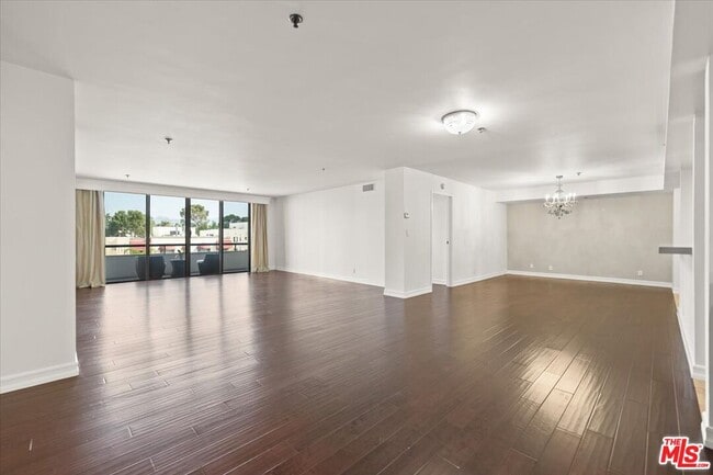 Building Photo - 10660 Wilshire Blvd