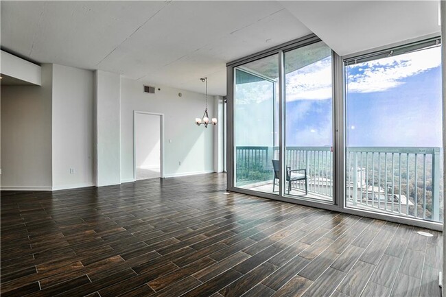 Building Photo - 3324 Peachtree Rd NE