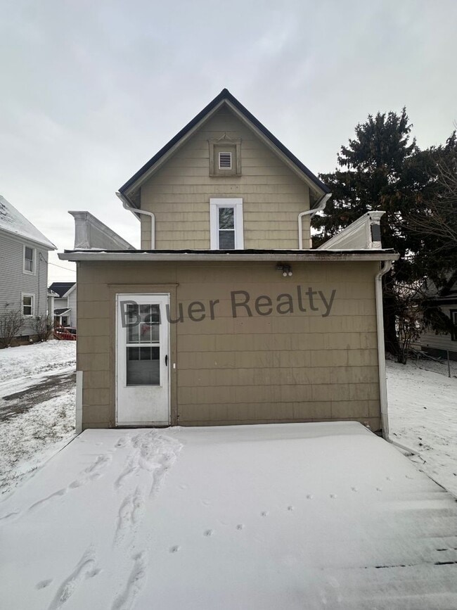 Building Photo - 2 Bedroom Home