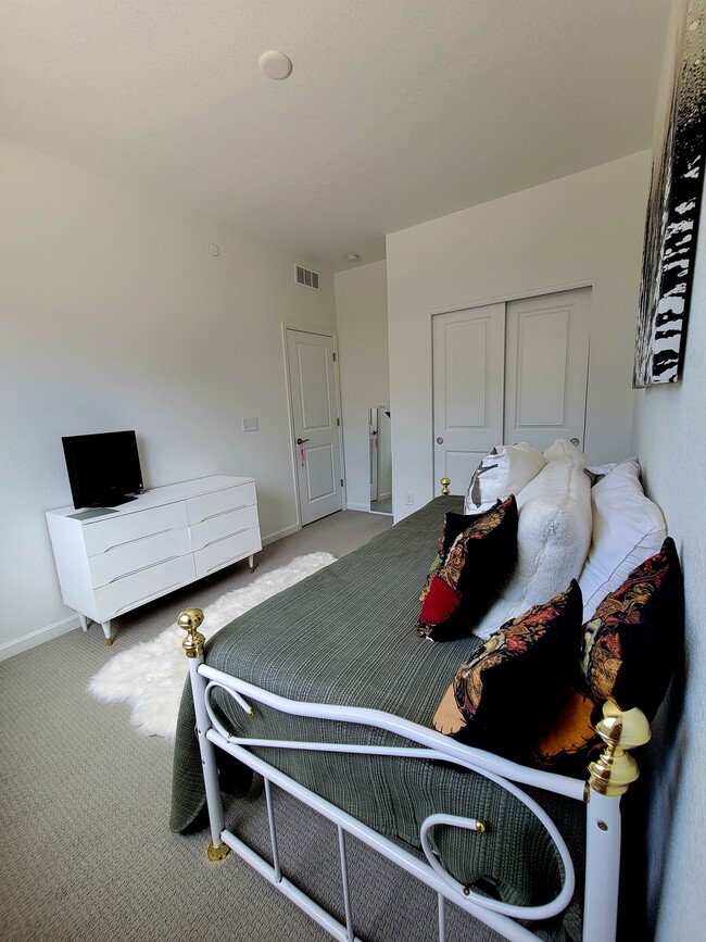 Building Photo - 478 Millwall Cir