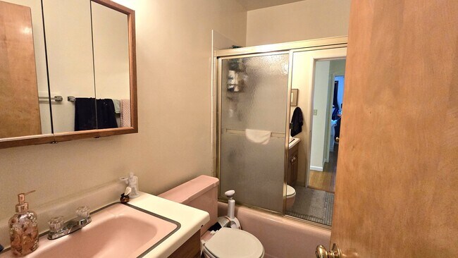 Building Photo - 1401 W Warner Ave