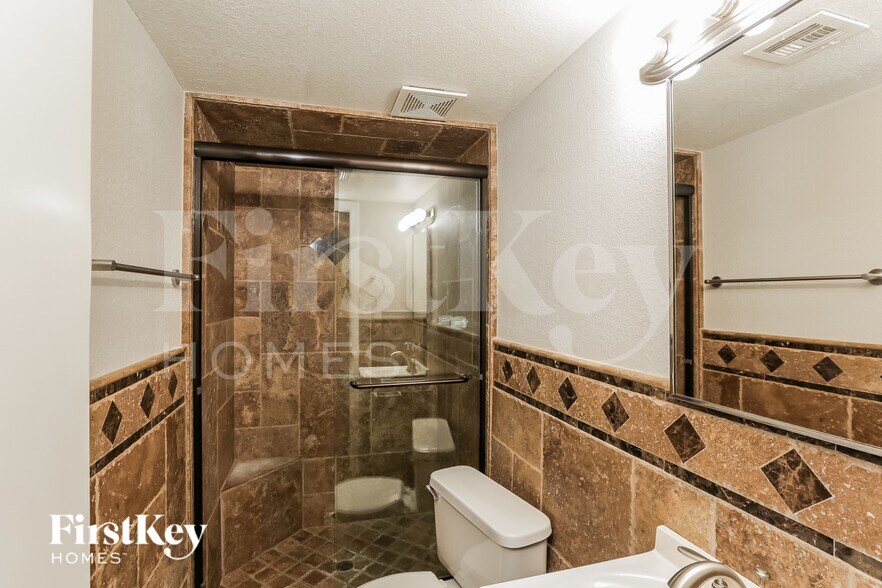 Building Photo - 2122 W Shaw Butte Dr