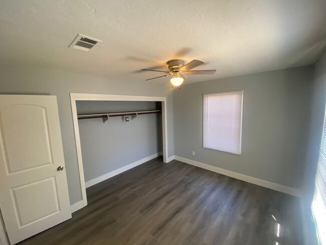 Building Photo - $2490 / 2 BR - GORGEOUS RECENTLY REMODELED CENTRAL LIVERMORE DUPLEX UNIT