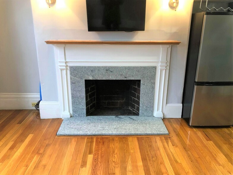 Building Photo - 88 Charles St